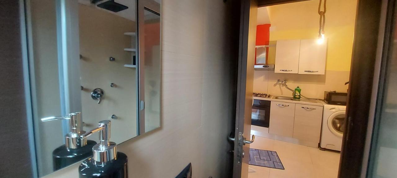 Stanza In Villa Con Giardino Con Box Doccia Idromassaggio Rent A Car Aci Bonaccorsi Екстер'єр фото